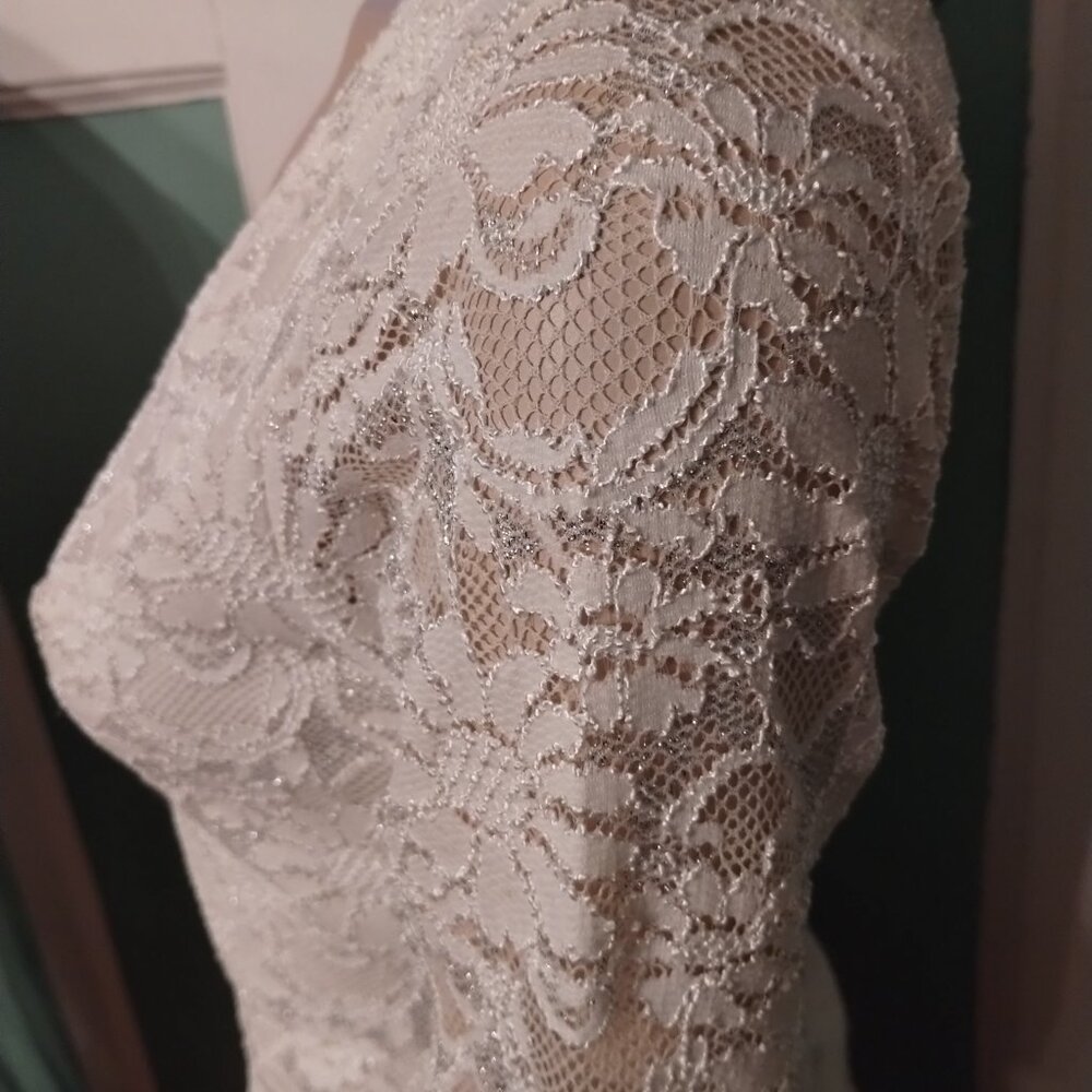 Wrapper White Lace V Neck Blouse Size Large